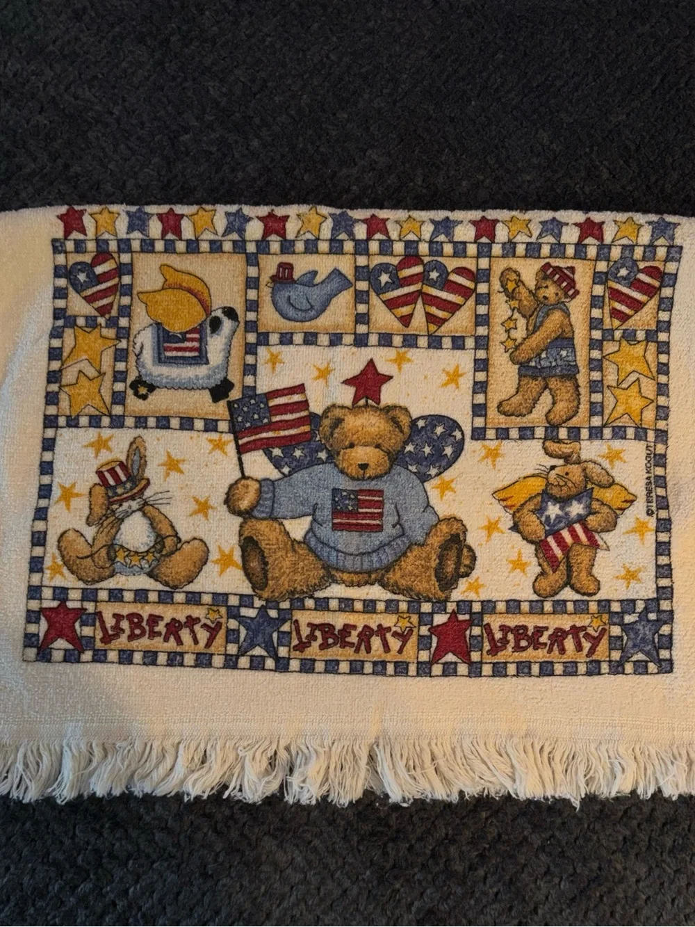 Teresa Kogut vintage Americana bear themed hand towel and wash cloth set.